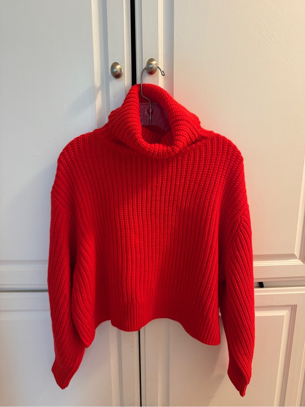 H&Red Turtleneck Ribbed Women’s Sweater NWT